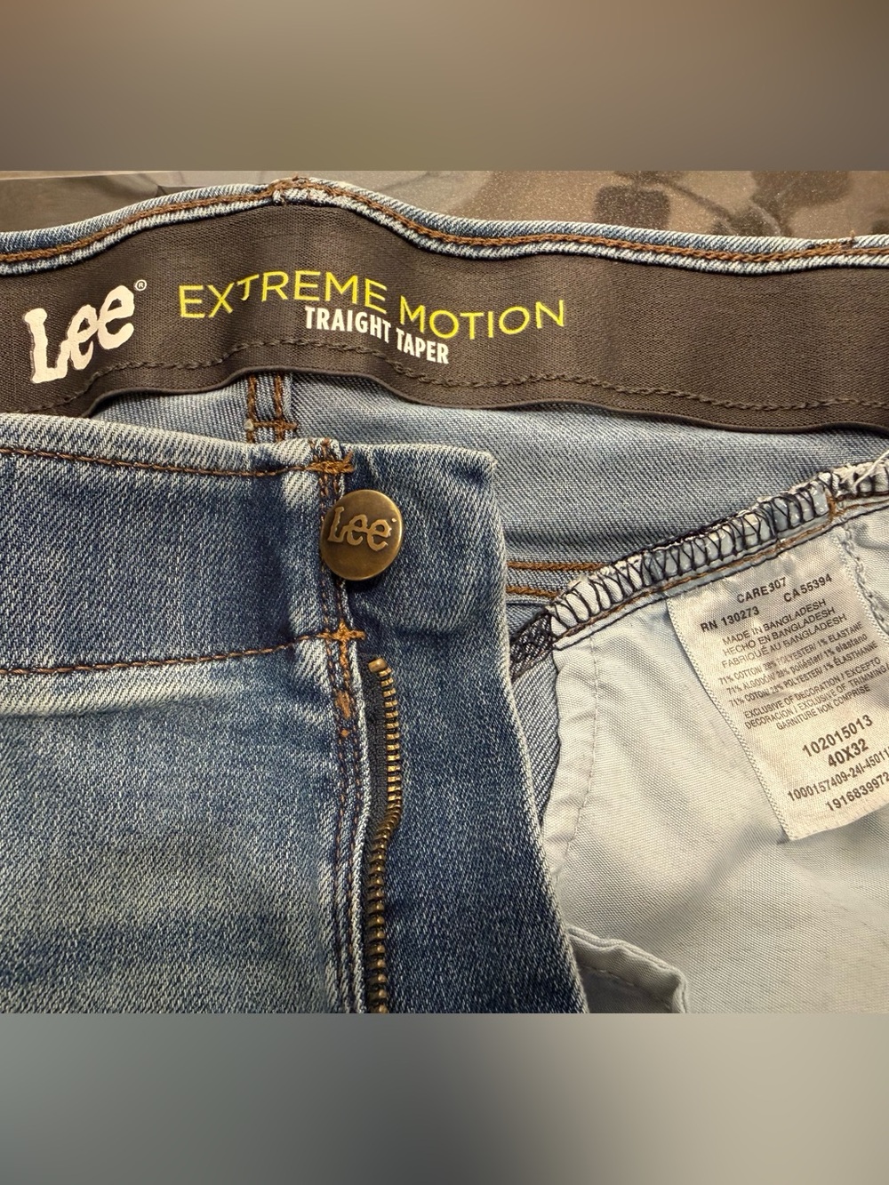 Lee Extreme Motion Men’s Straight Taper Stretch Jeans – 40x32